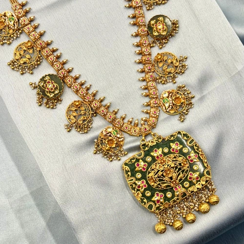 Uniquely Yours: Exploring the Sentimental World of Customized Jewelry            