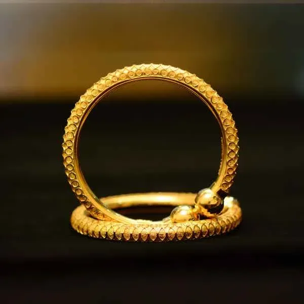 Glorious Traditional Gold Bangle